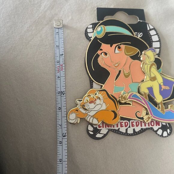 Disney Pin Limited Edition 111403 DSSH - Jasmine - Aladdin - Jumbo Surprise - Picture 3 of 3